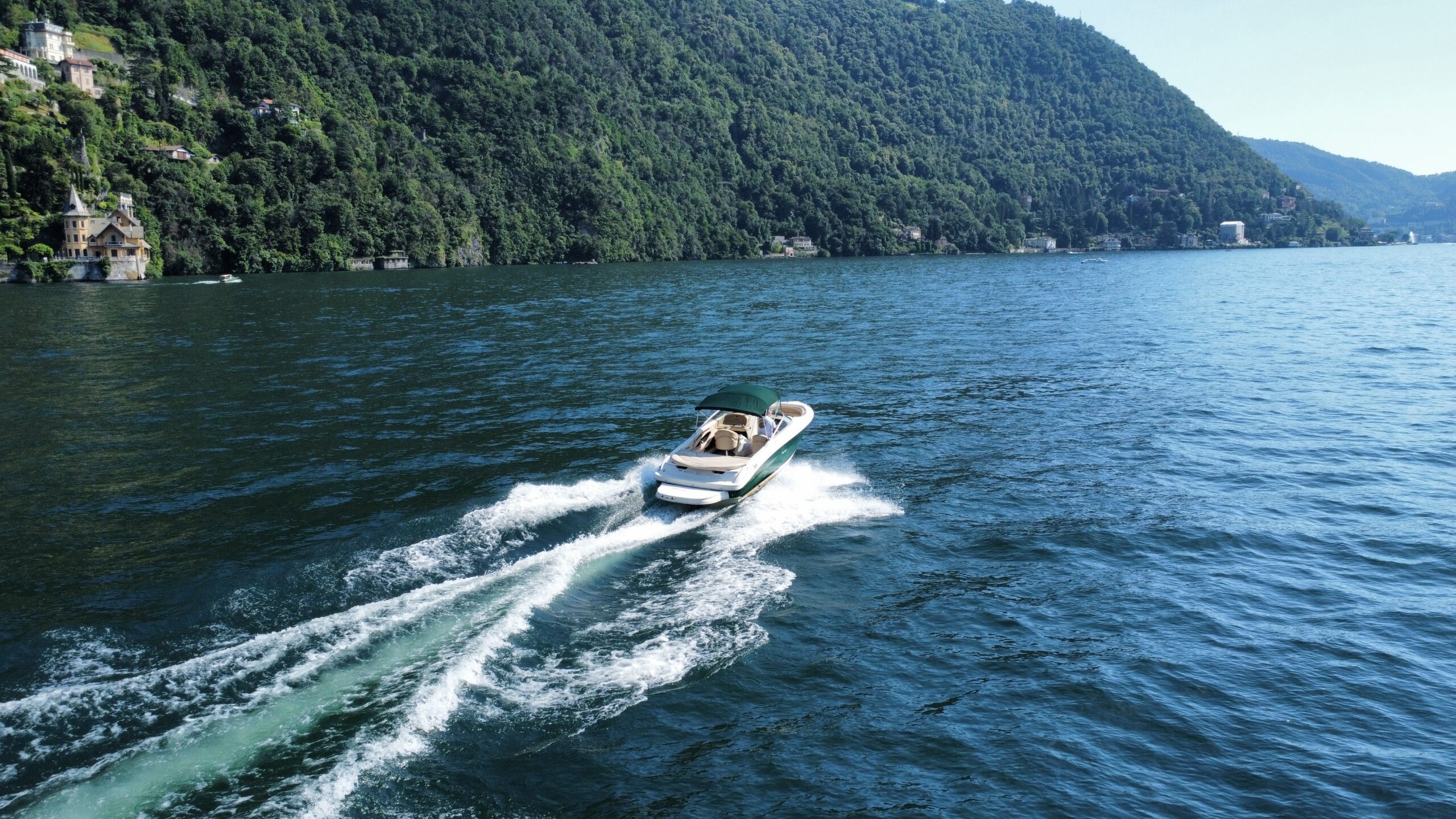 Sea Ray 230 SPX boat Lake Como boat tours Enjoy sail on Lario boat tours Lago di Como Tour in barca sul lago di Como Prenota ora