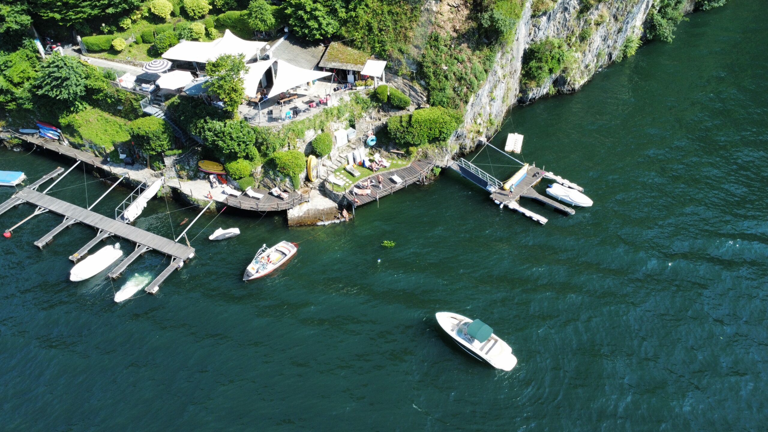 Lake Como boat tours Enjoy sail on lario. Tour in barca Sea Ray 230 SPX boat WAKEBOARD LAKE COMO BLEVIO